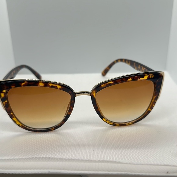 Vintage-Inspired Cat Eye Sunglasses - 400 UV Protection - Chic Retro Style main image 10